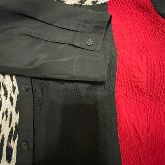 Chico's blouse Roxanna Crinkle Animal-Mix Shirt - Picture 9 of 9